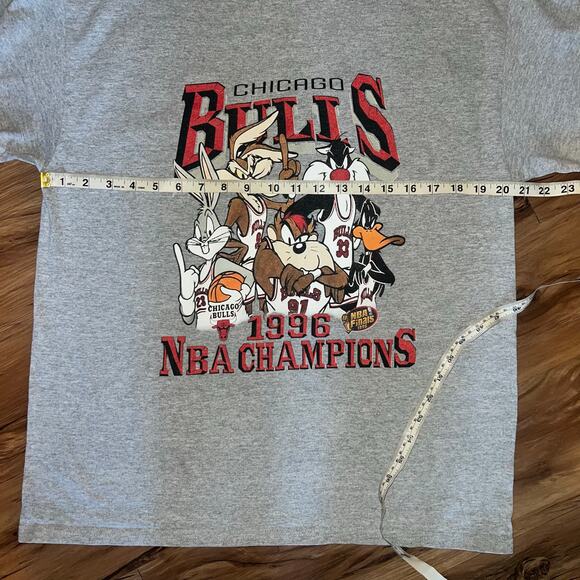 1996 Vintage Looney Toons NBA Chicago Bulls Short Sleeve T-Shirt Size Large - Picture 7 of 7